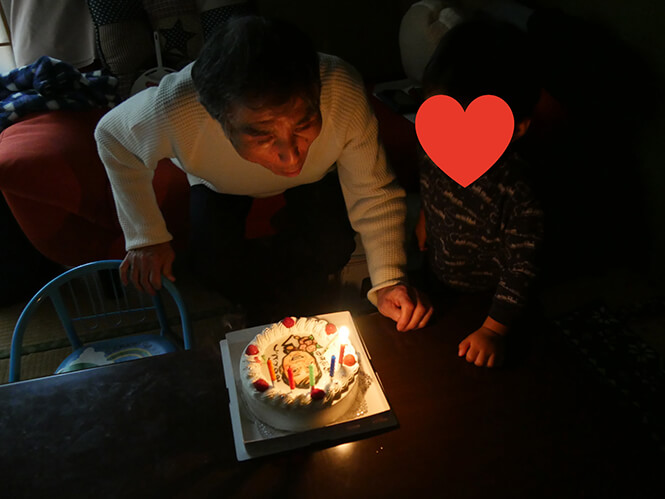 おじいちゃんのお誕生日を似顔絵ケーキでお祝いします